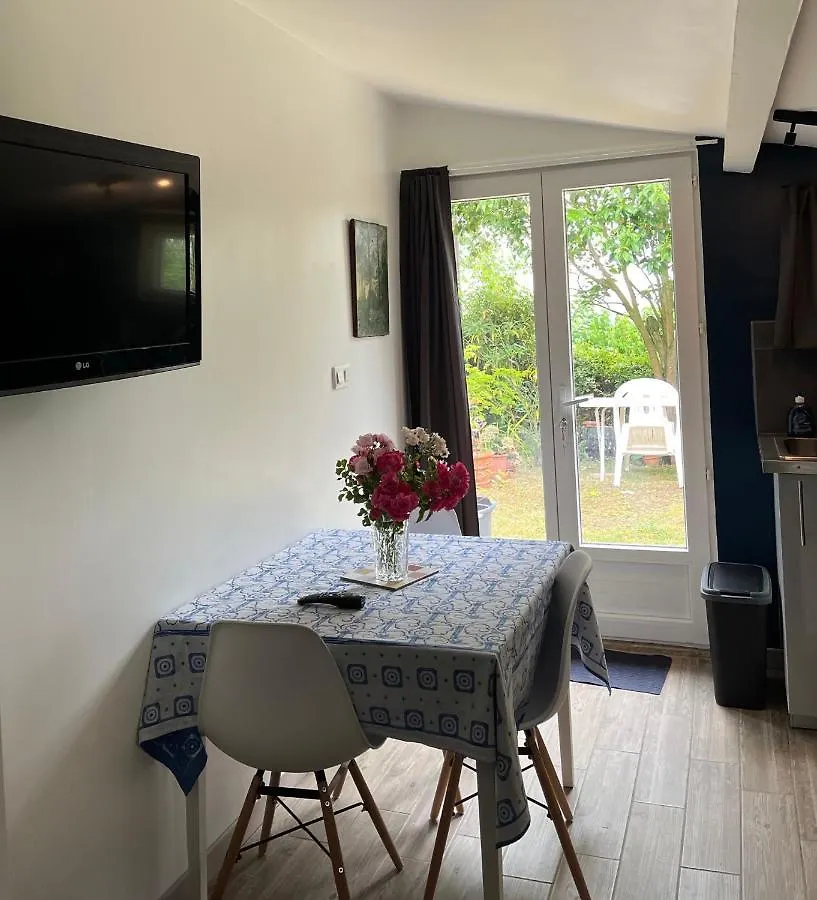 Gite Les Vignes De Pich Apartment Martisserre 0*,  France